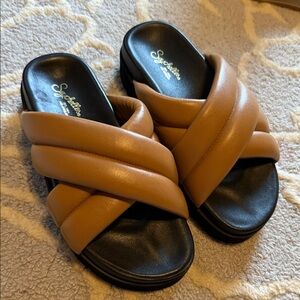 Women's Tan and Black Slide Sandals